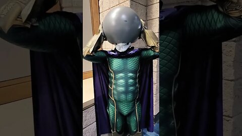 Mysterio graces us with his presence | Tampa Comic Con