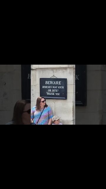 Stand clear of the kings guard #horseguardsparade