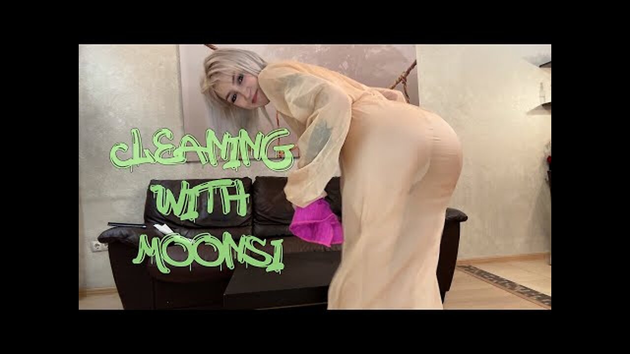 Moonsi Cleans the Sofa in 2 Minutes: Quick Furniture Care Tips!