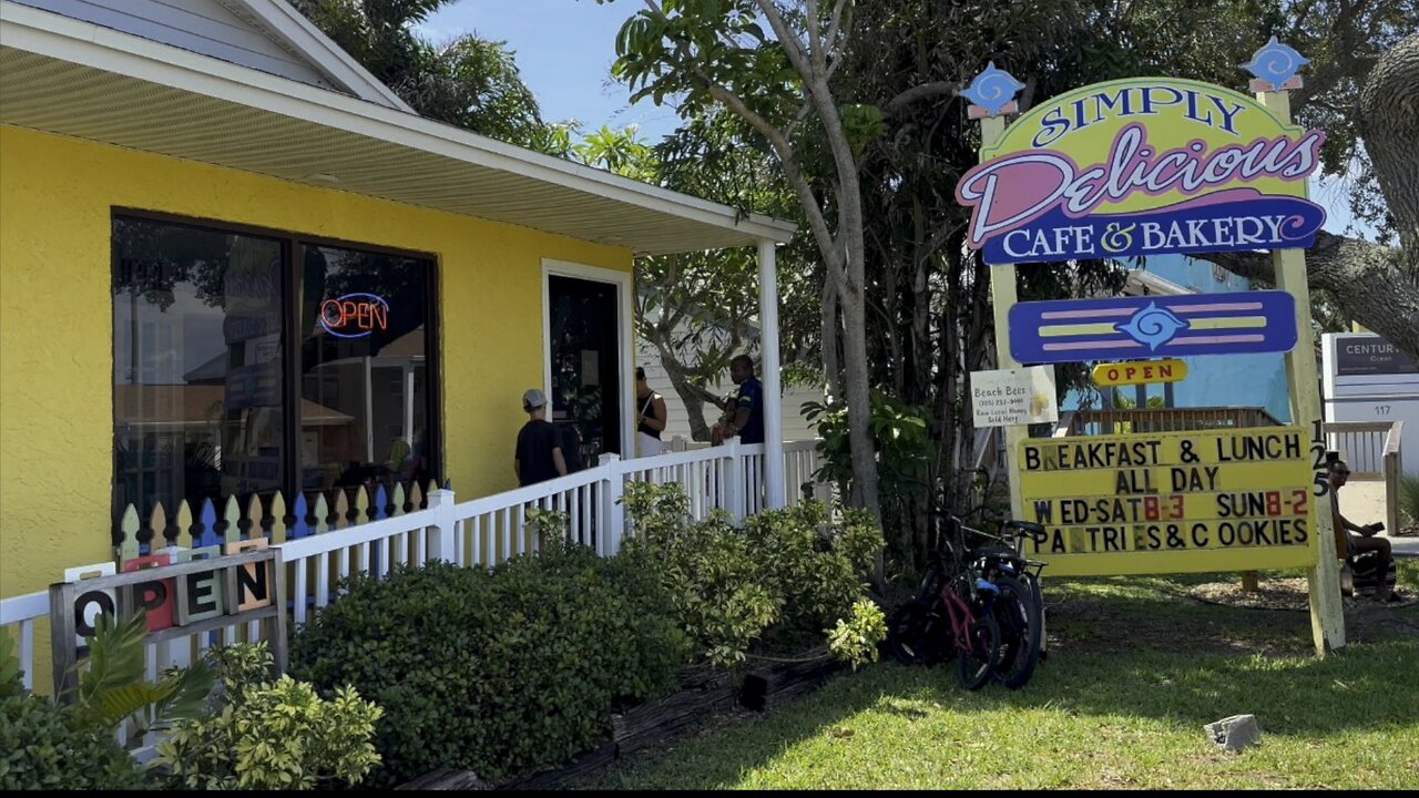 Simply Delicious Cafe & Bakery Cocoa Beach, FL #SimplyDelicious #CocoaBeach #mywalksinparadise #4K