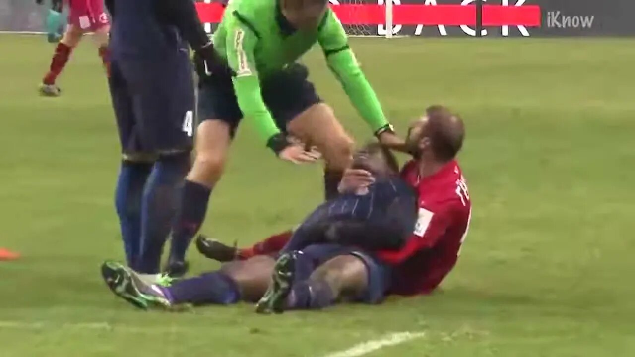 TOP 30 FUNNY AND STUNNING FOULS IN FOOTBALL