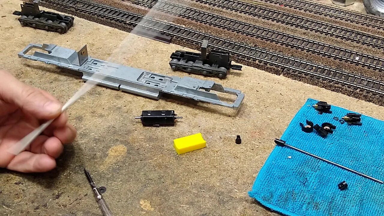 Athearn Blue Box DD40 installing new motor part 1