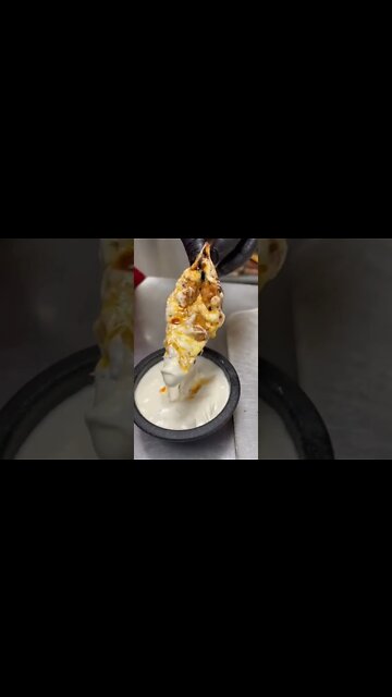 Pizza With White Garlic Sauce #UpFoodReview #ytshorts #Streetfood #viral #viral2022 #trending2022