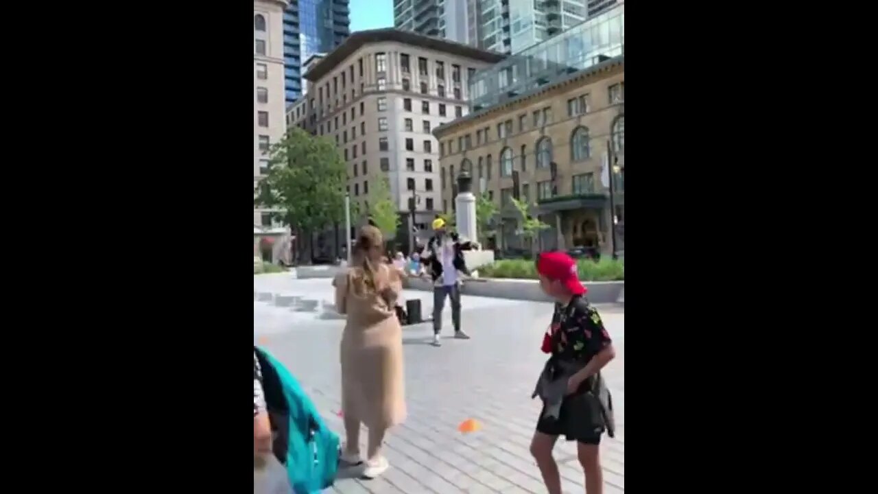 Street act😄