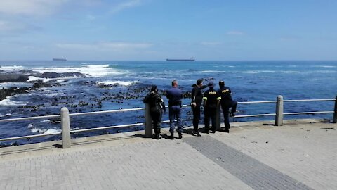 SOUTH AFRICA - Cape Town - Sea Point Drowning (Video) (X5B)