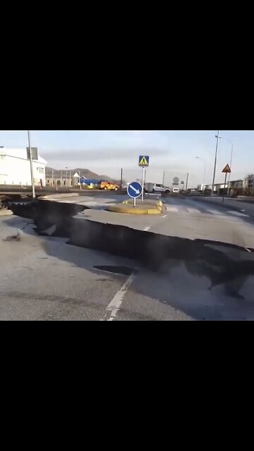 ICELAND DECLARES STATE OF EMERGENCY🌋🏚️🆘DUE TO EARTHQUAKES VOLCANIC ERUPTION🌋🏘️💫