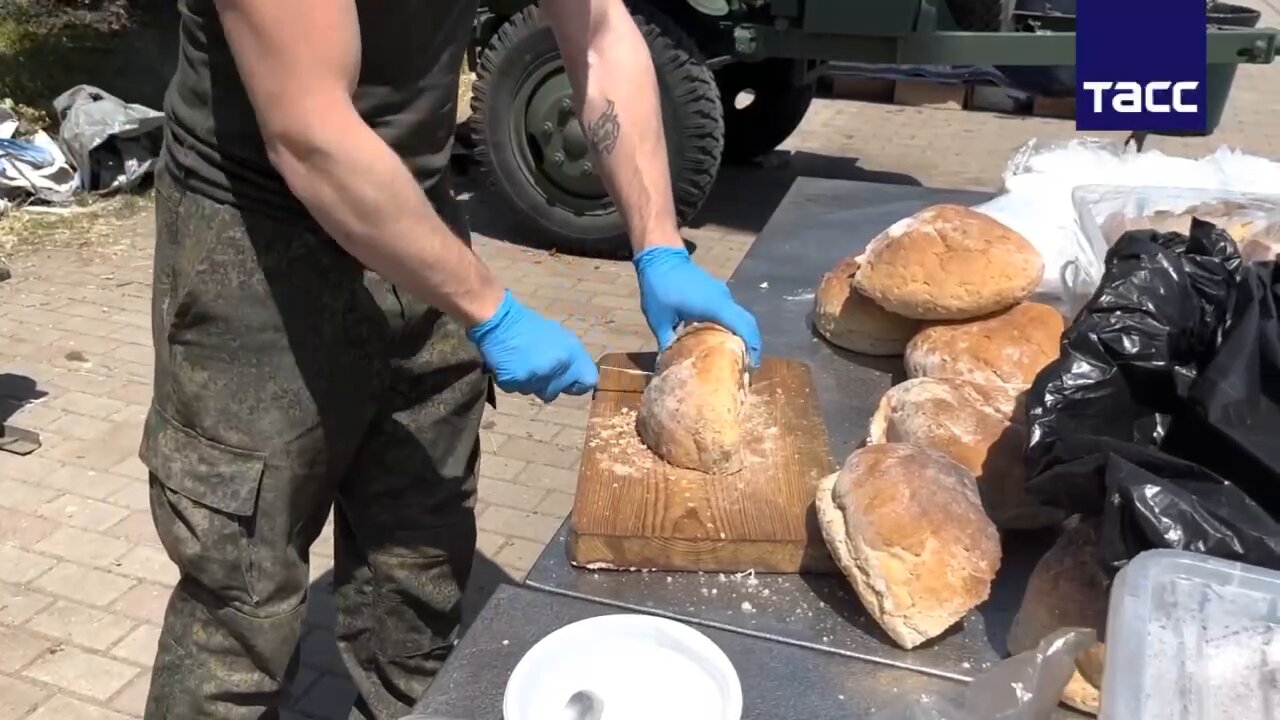 Russian military chefs in Mariupol