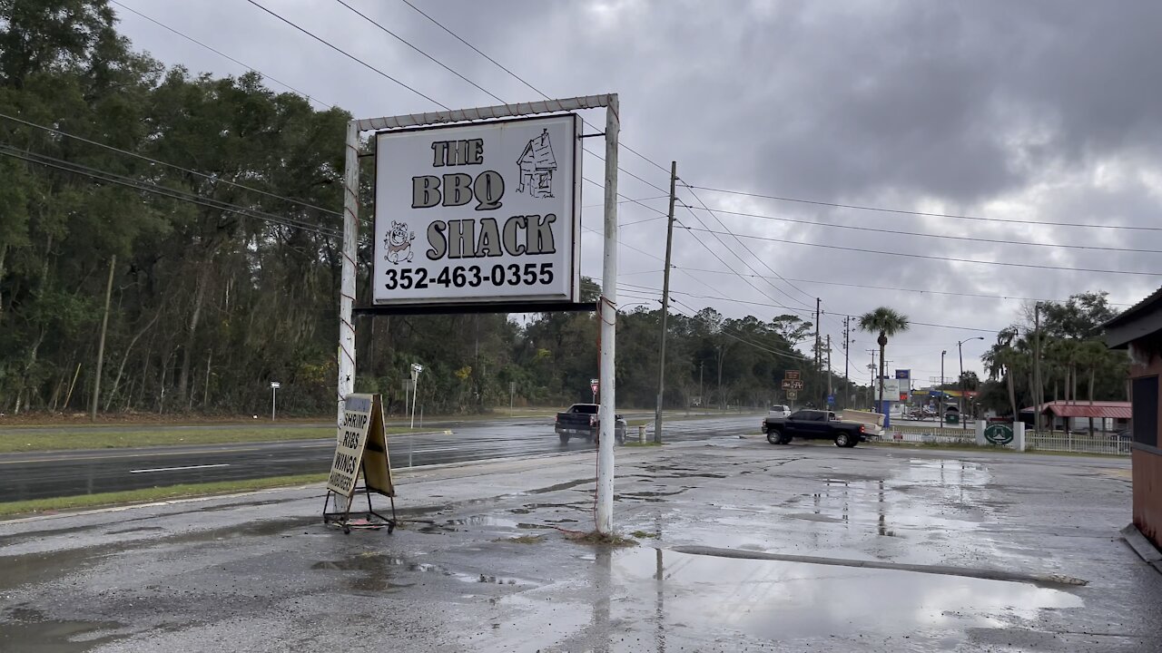 The BBQ Shack- Fanning Springs, Florida- Country Xmas Trip- #4K #fyp #BBQ #DolbyVision