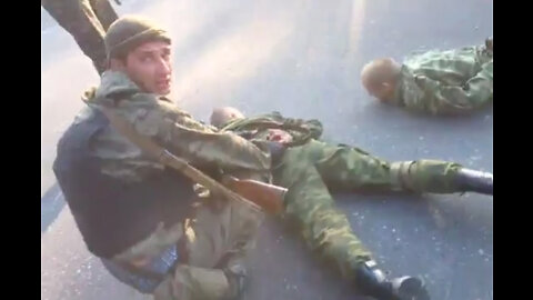 WARNING! WAR CRIME FOOTAGE: Ukrainian Troops Viciously Torture Captured Russian Soldiers