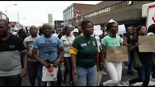 SOUTH AFRICA - Durban - Police march to City Hall (Video) (GRv)