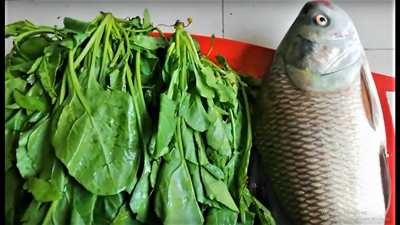 Fish head with Spinach cooking recipe - মাছের মাথা দিয়ে পালং শাকের পিঠুলি