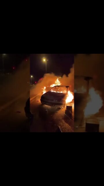 SA Riots ( Scenes outside Watercrest Mall )