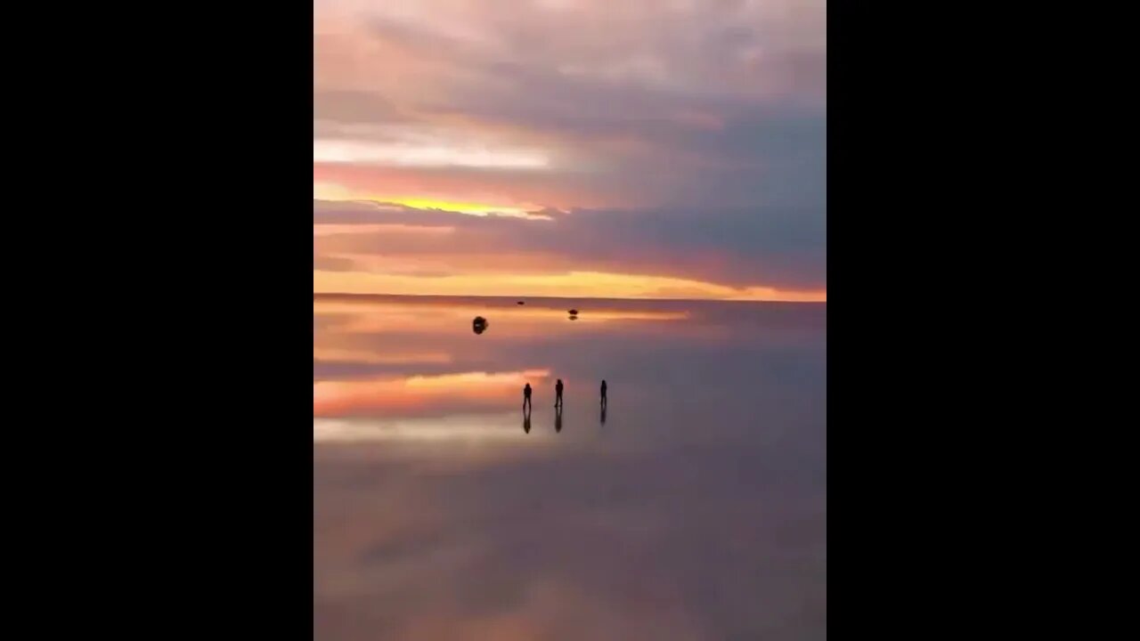 Epic sunset at Salar de Uyuni in Bolivia