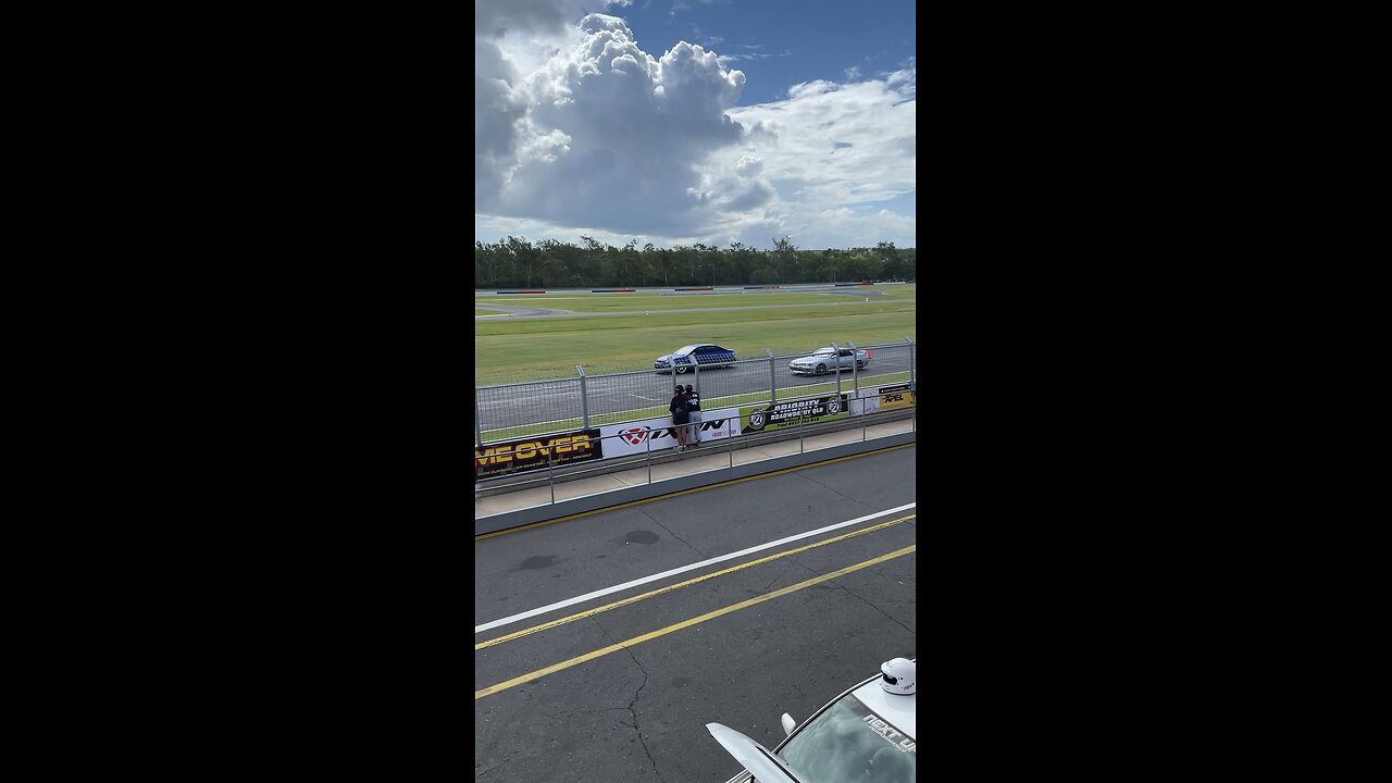 R32 GTR vs Ford