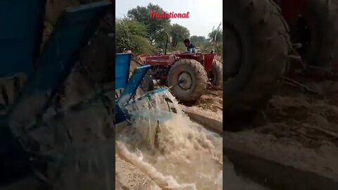 Traditional Way Of Watering In Eastern Rural Areas! #dailyhackness #ytshorts #useful #viral2022