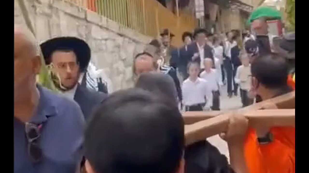 Jews Spitting On Christians At Lion Gate In Israel