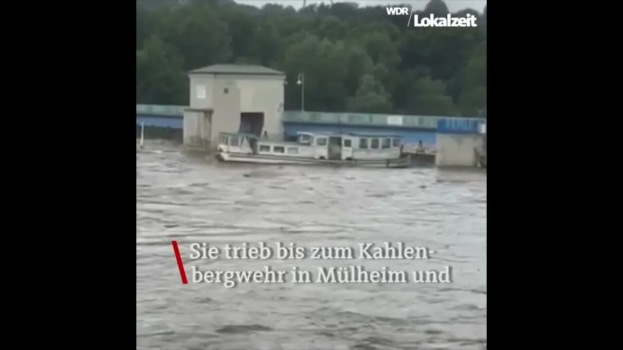 Schiff sinkt im Hochwasser!