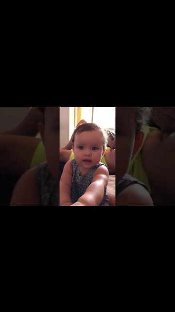 Balançando a cabeca - Shaking his head - 摇头 - Yáotóu - #shorts #linda #bebe #viral