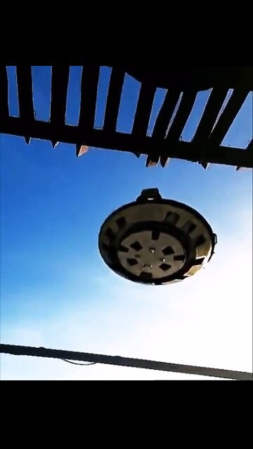 REAL UFO Flies Over Home in USA! Insane UFO ship video