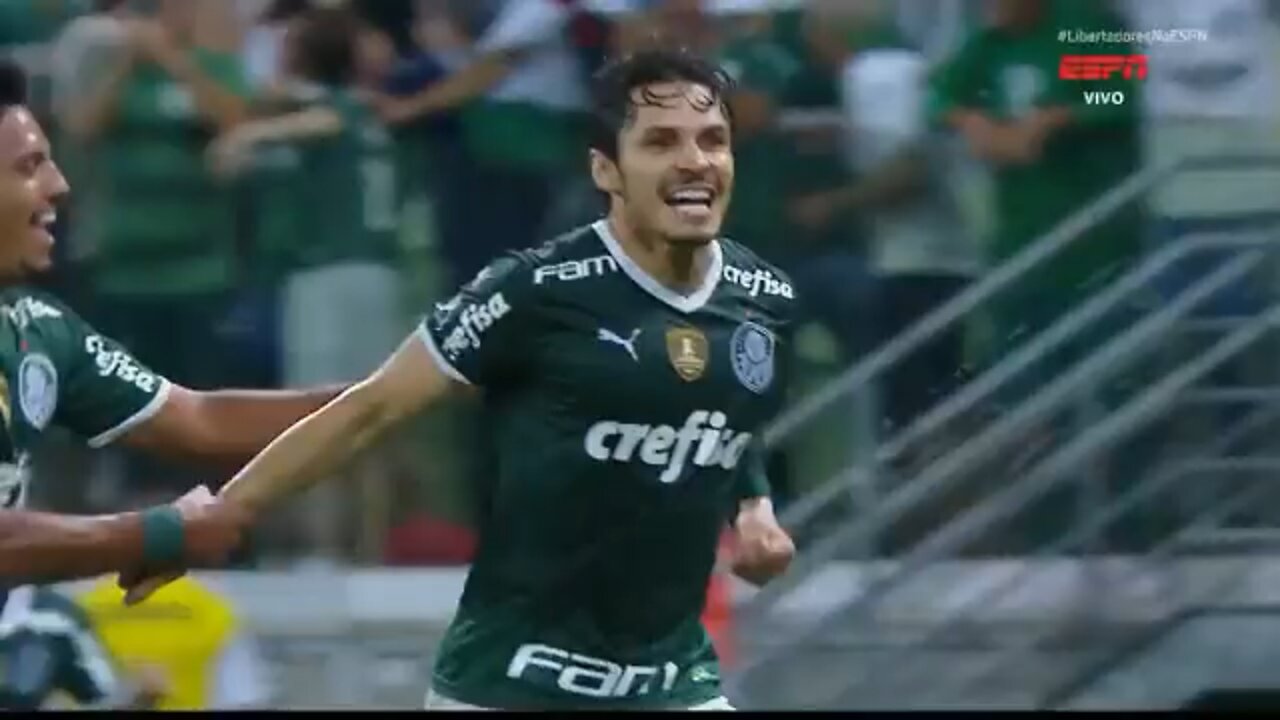 Golaço de Raphael Veiga