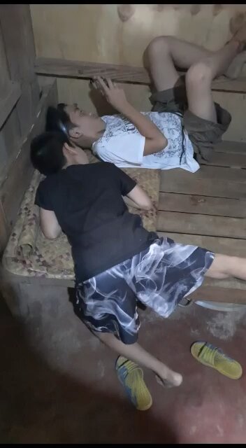 Dodong and his buddy watching videos in the payag.