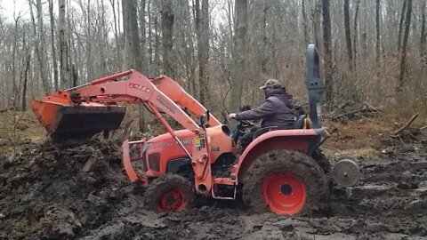 Kubota L3800 clearing out mud