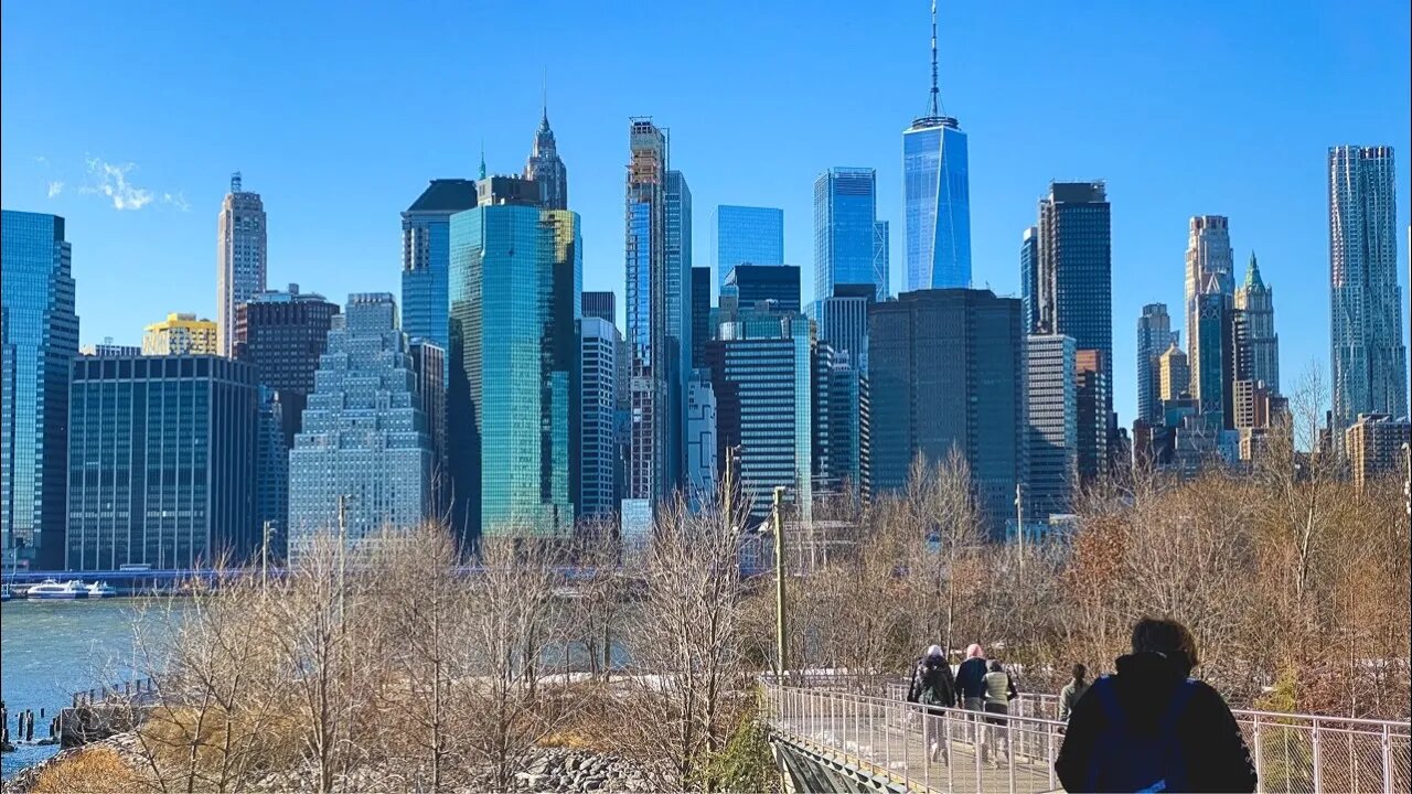 Relaxing Walk along Brooklyn Waterfront with NYC Skyline Views