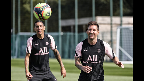 Leo Messi shows his magic in training at PSG