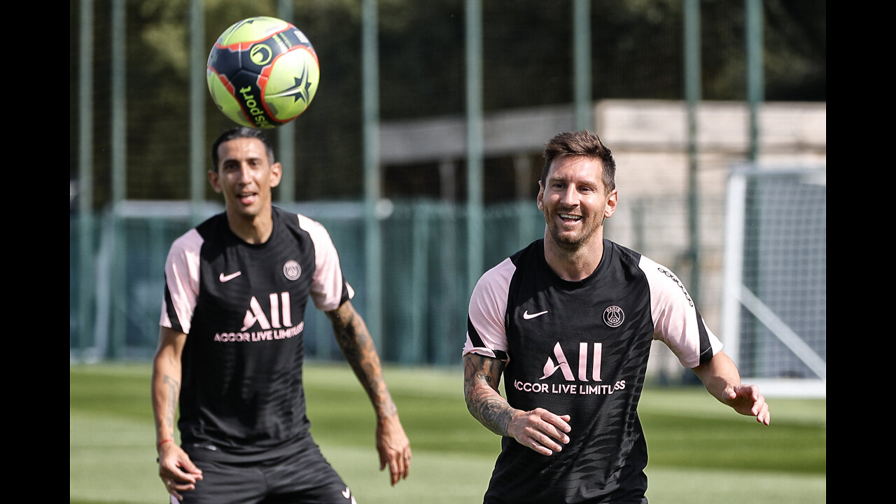 Leo Messi shows his magic in training at PSG