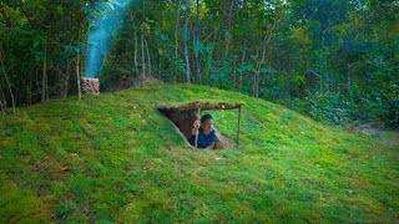 Solo Bushcrafts Camping Build Warm Underground Tunnel Shelter, Catch n Cook, Jungle Survival Skills