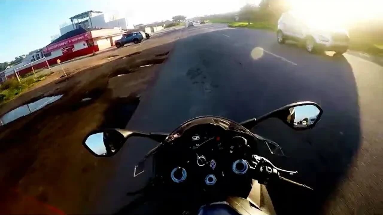 S1000RR - Traffic #s1000rr #motorcycle #traffic #wheelie #nearmiss