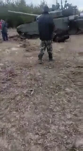 #Ukraine: Seems the Ukrainian Army got themselves a new T-72B3M from Russian Army