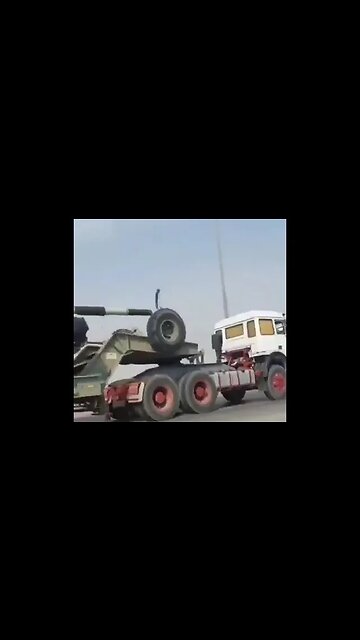 #breakingnews Iranian tanks on the move heading towards the Western border of #Iraq #Israel