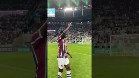 Luiz Henrique se despedindo da torcida do Fluminense no Maracanã