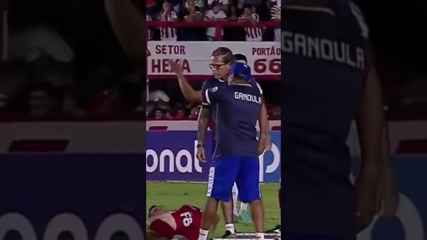 MAQUEIRO FICOU PISTOLA 🤣😂😅😱#shorts