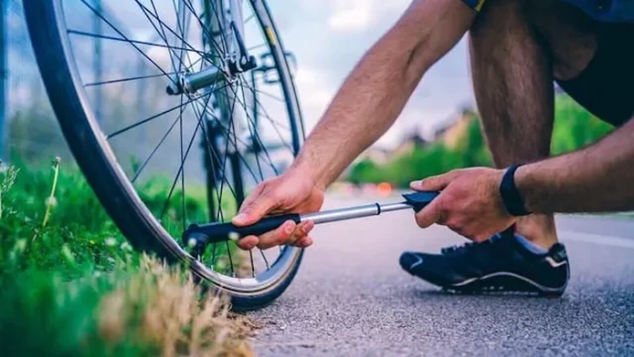 Como Encher o Pneu da Bicicleta com a Bomba Ar - Como Usar Bomba de Ar para Encher Pneu da Bicicleta