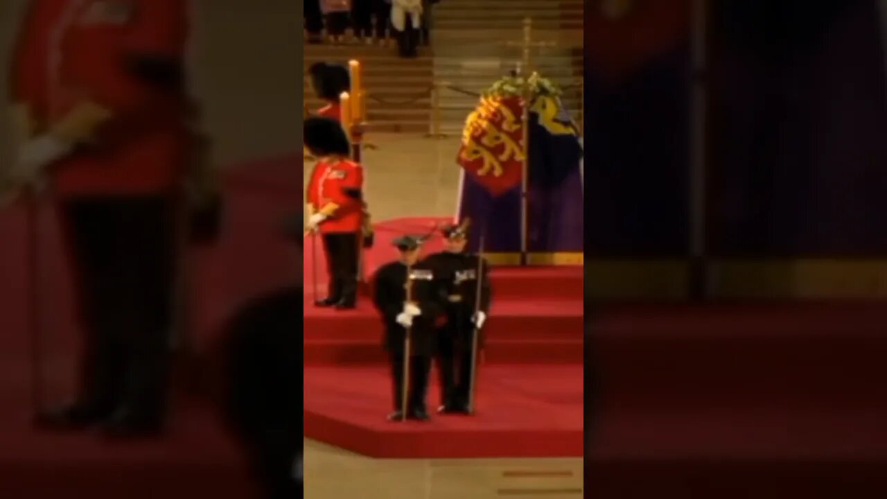 📹❗️Royal Guard Collapses at Queen’s Coffin VigilIs