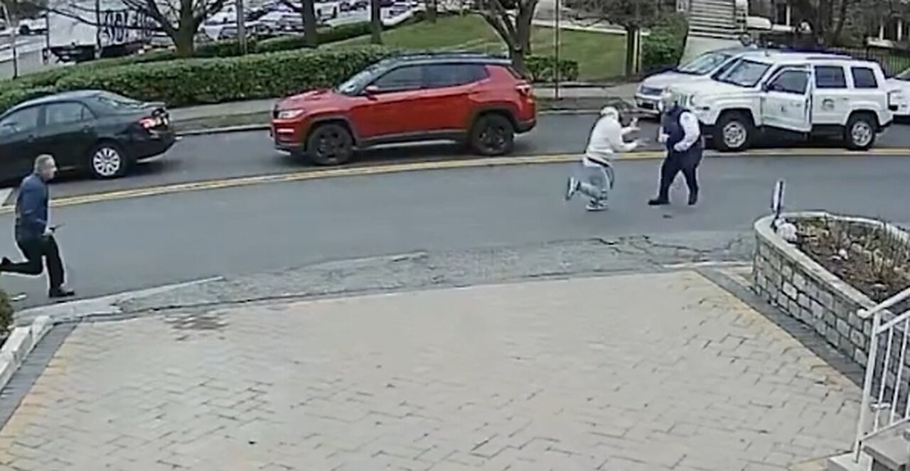 Good Samaritan TAKES DOWN Suspect