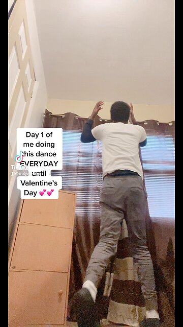 Day 1 of me doing this dance EVERYDAY until Valentine’s Day 💕💕