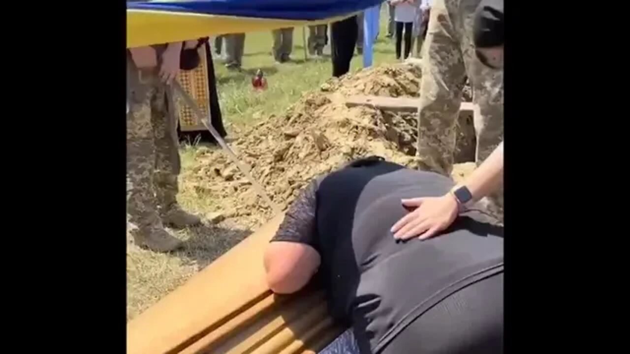 Every day Ukrainians bury hundreds of soldiers