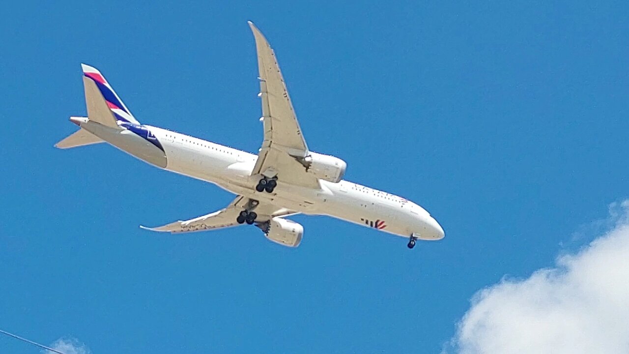 Boeing 787-9 CC-BGF im Endanflug von Guarulhos nach Fortaleza kommend