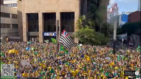 Primeiro de maio substitui o vermelho por verde e amarelo em todo o Brasil