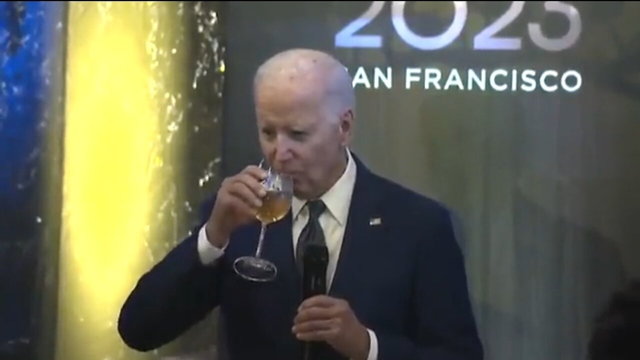 Biden's Fakest Sip Ever During A Toast