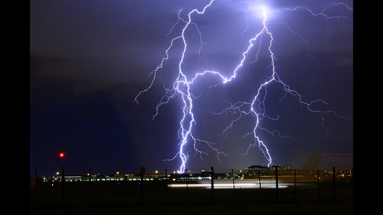 The most Horrifying Lightning strike ever captured