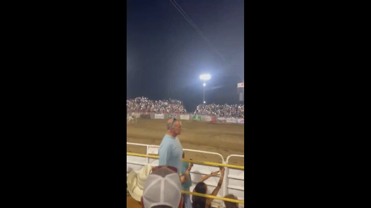 NEW: Wild bull jumps over the fence into the crowd at an Oregon rodeo, runs over people in the conce