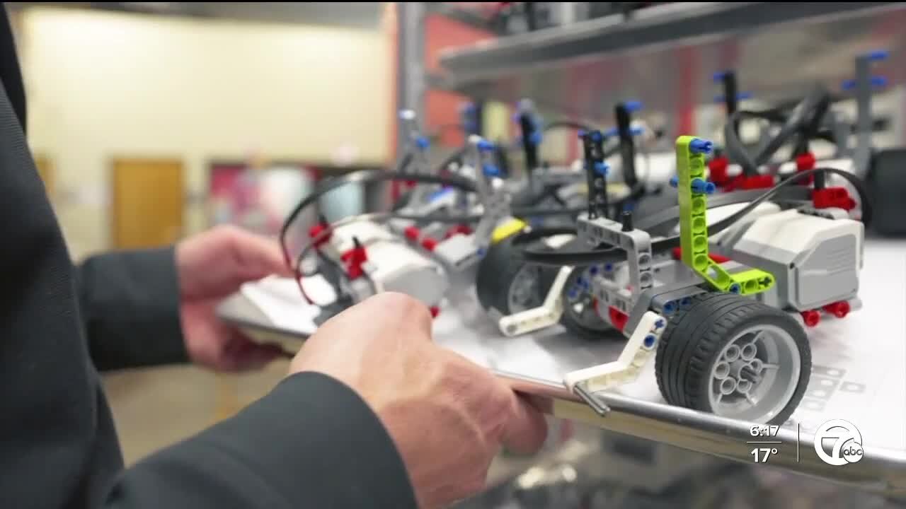 12-year-old Michigan girl builds a robot using Legos