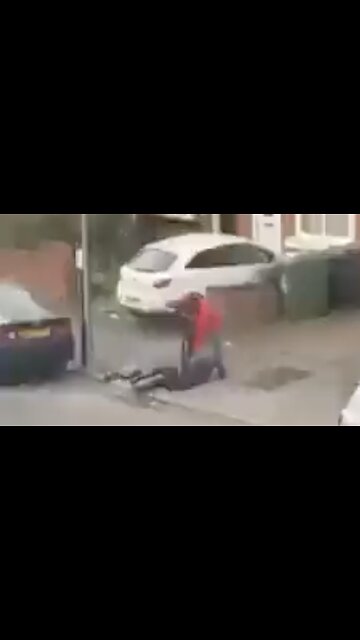 GRAPHIC: British Woman Attacked and Stabbed with a Knife