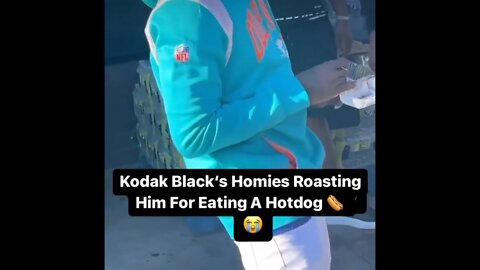 Kodak Black Homies Roasting Him For Eating A Hotdog