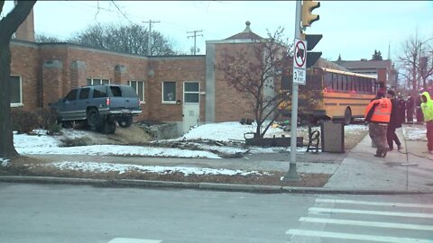 SUV and bus crash into building near 55th and Burleigh in Milwaukee