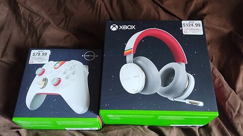 Unboxing Starfield edition Xbox Series controller and headset